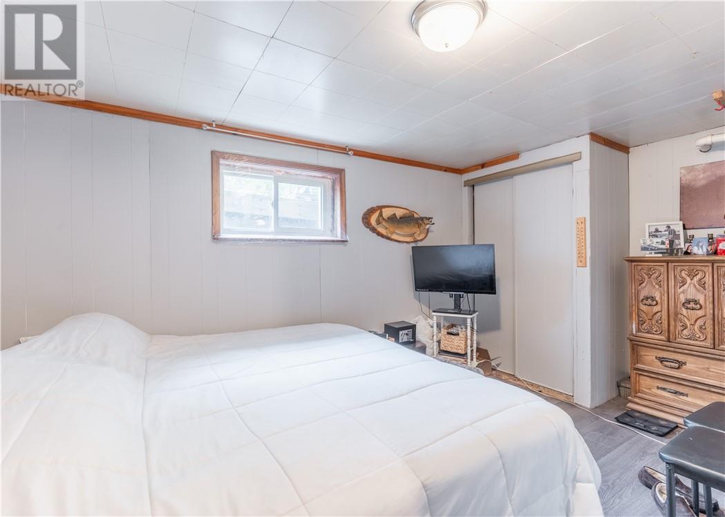 401 Denis Crescent - 12