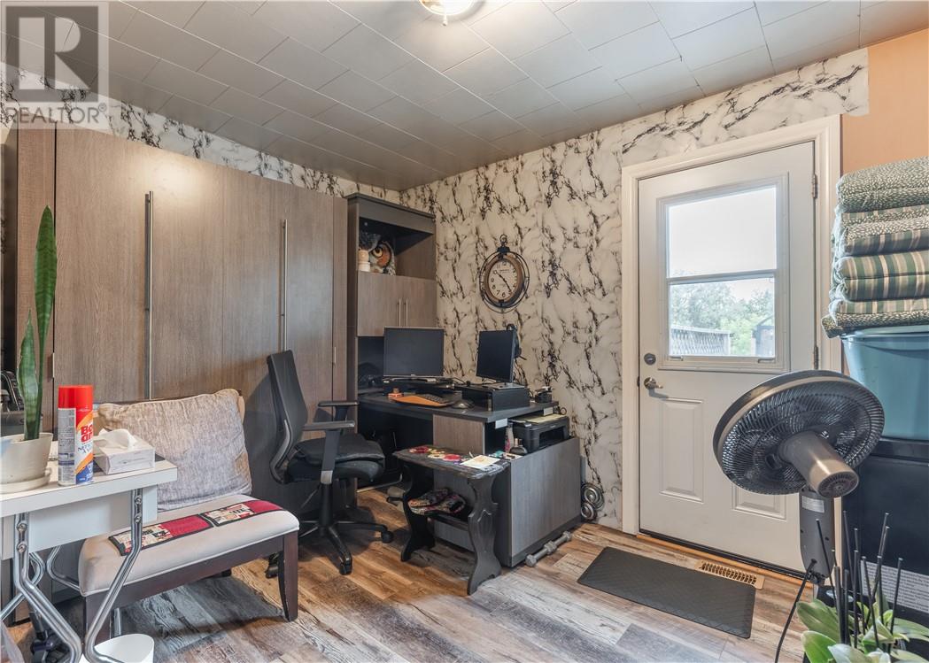 401 Denis Crescent - 16