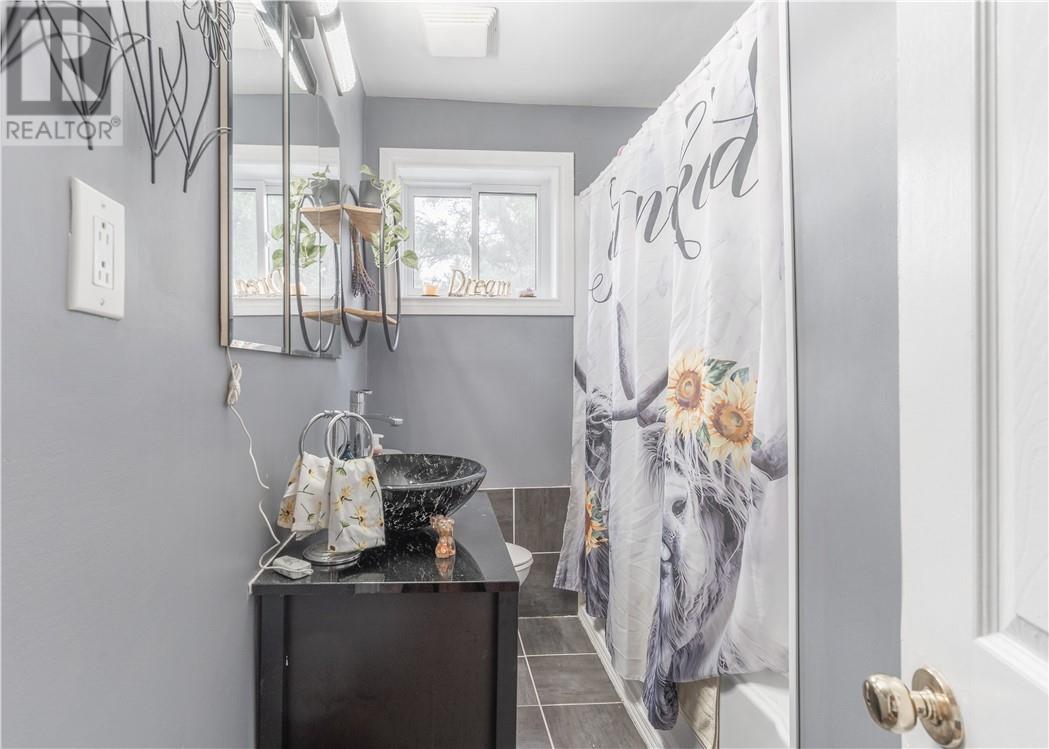 401 Denis Crescent - 17