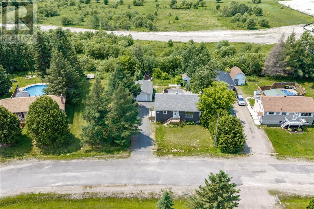 401 Denis Crescent - 32
