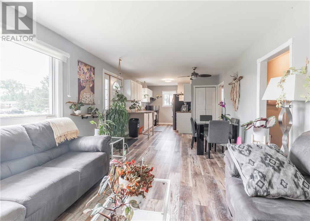 401 Denis Crescent - 5