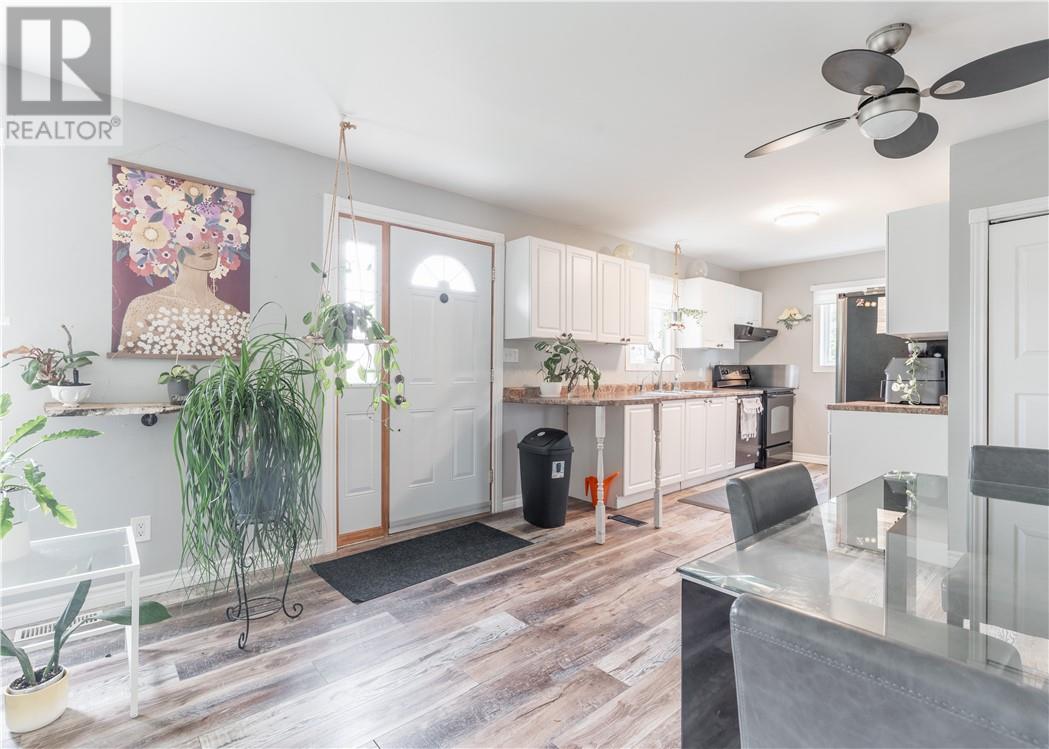 401 Denis Crescent - 6