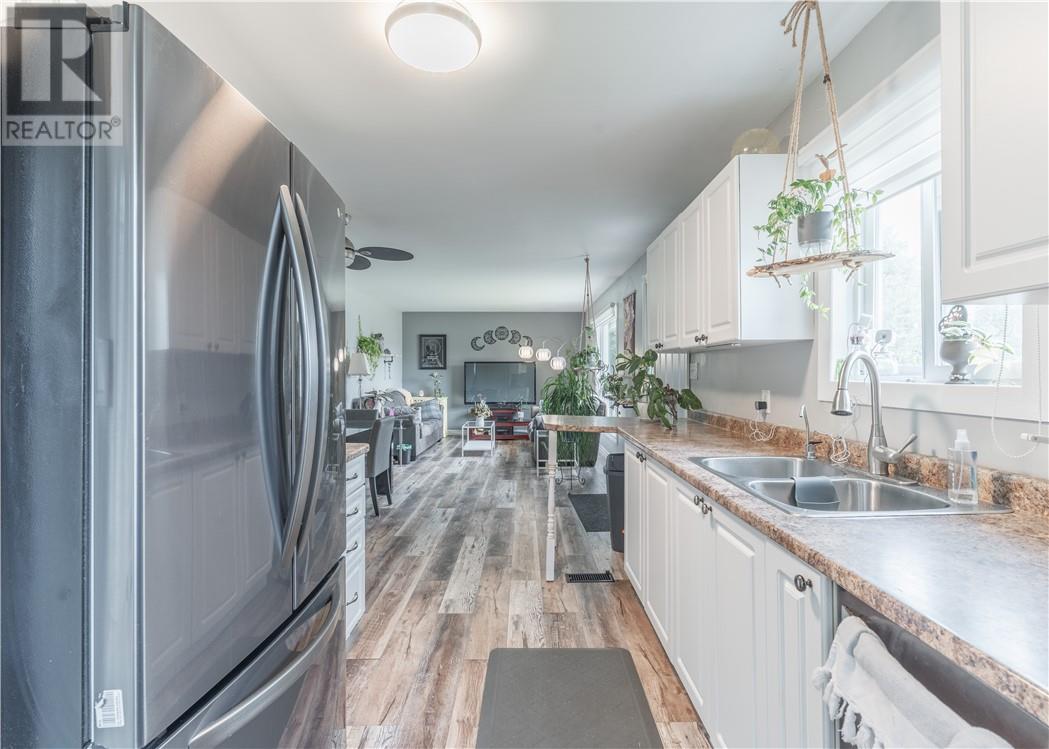 401 Denis Crescent - 8
