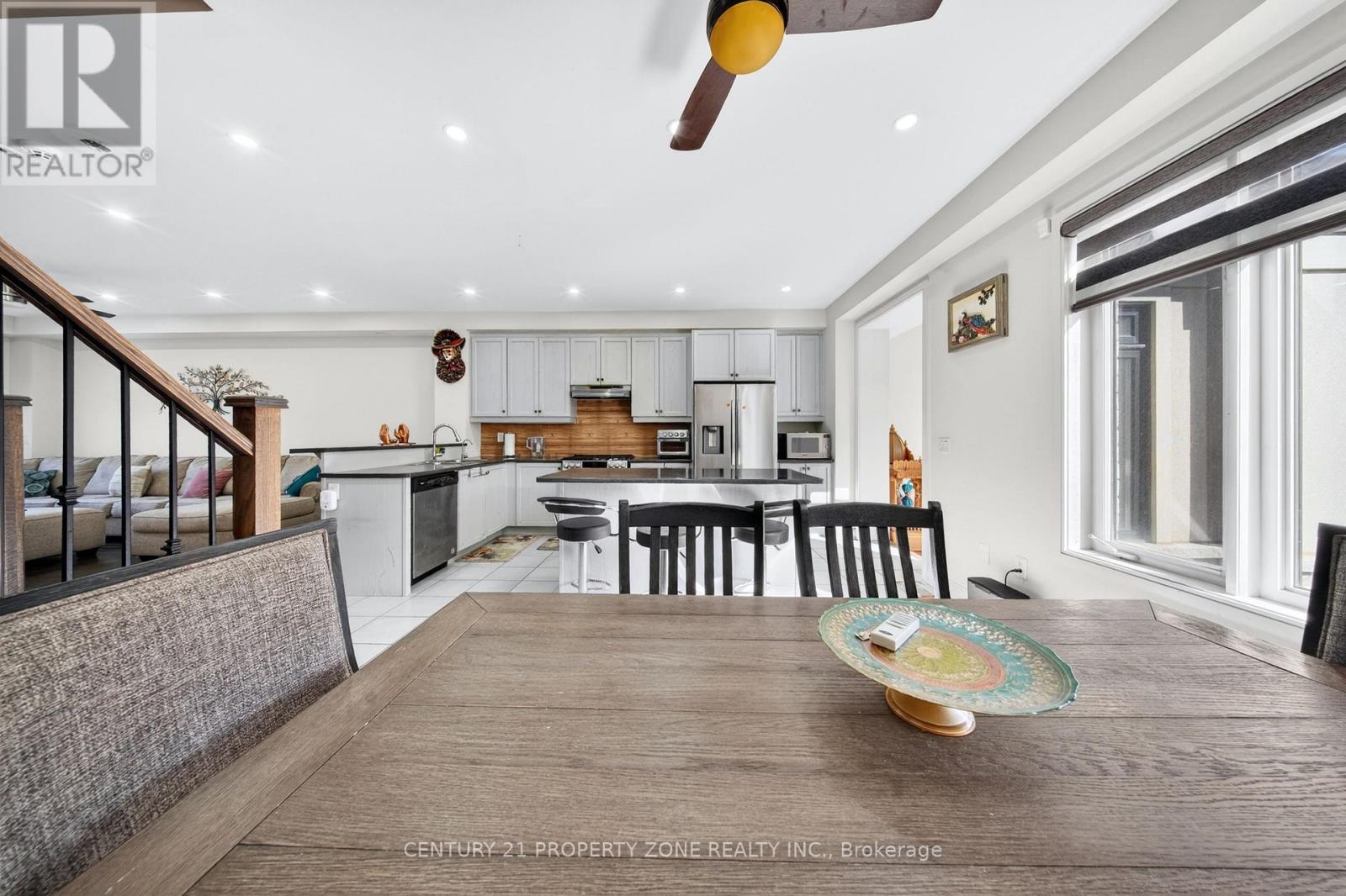 22 MILTARY CRESCENT E - 16