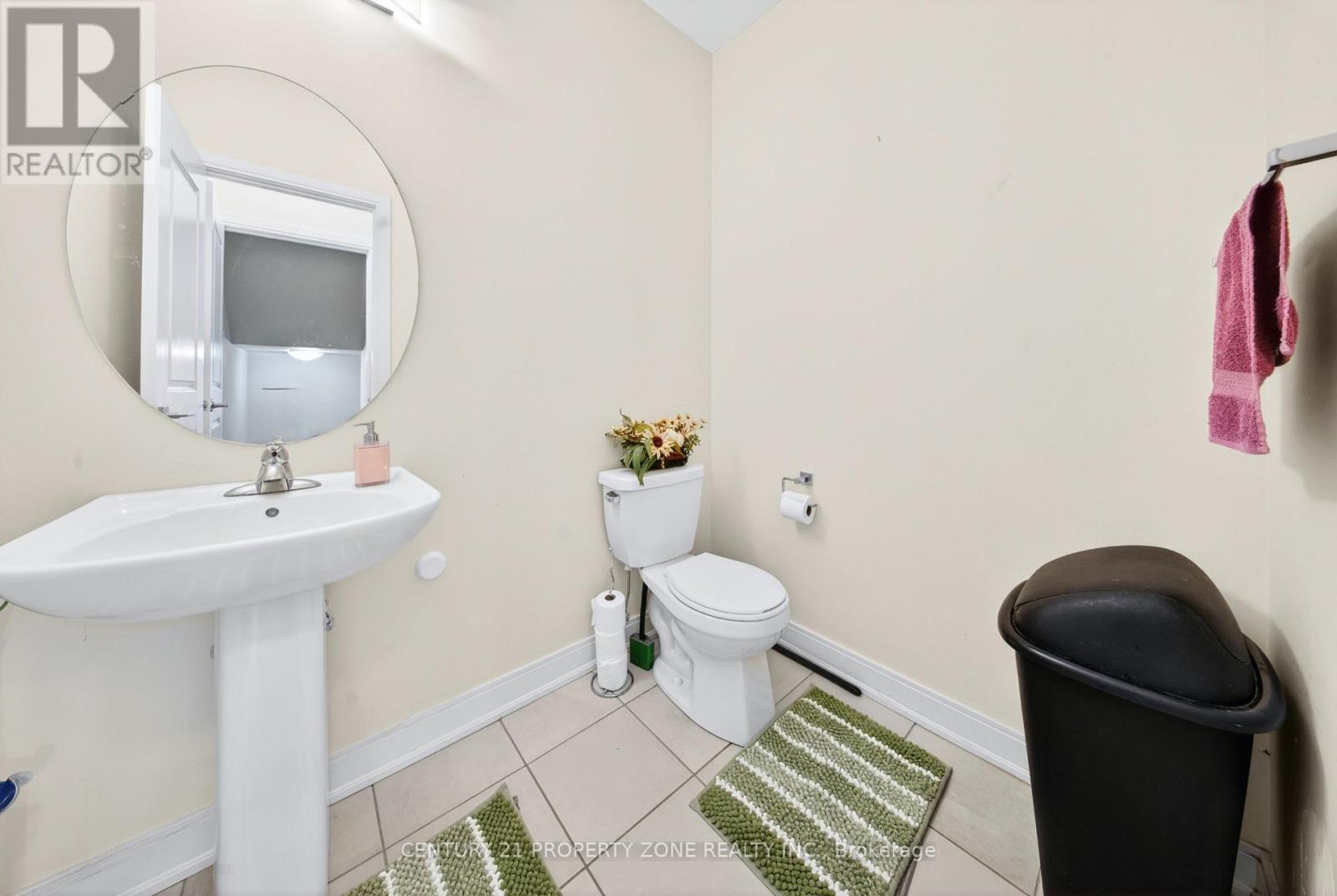 22 MILTARY CRESCENT E - 18