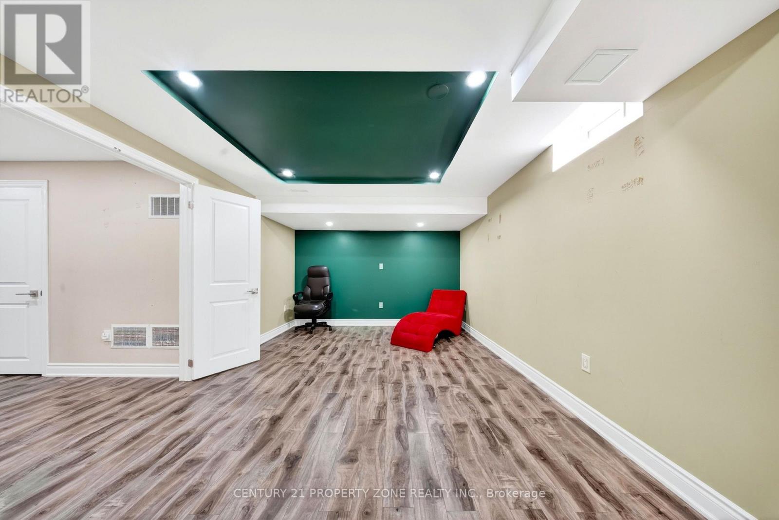 22 MILTARY CRESCENT E - 47