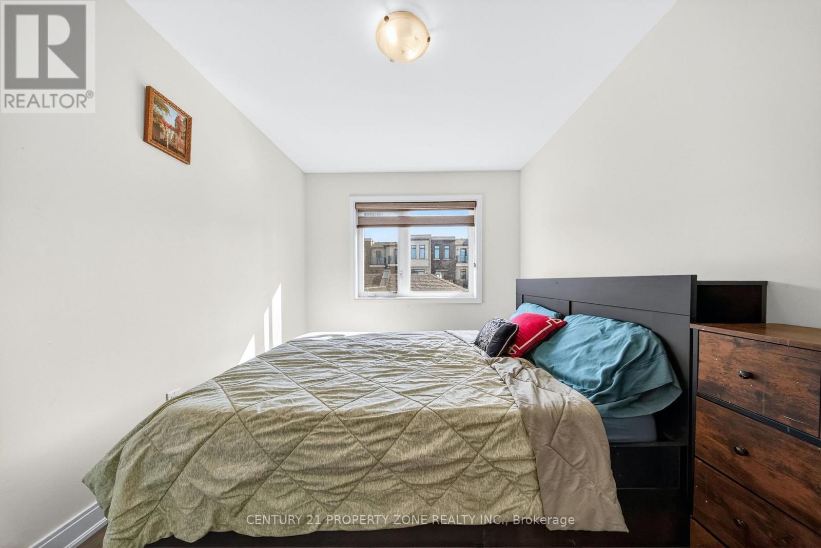 22 MILTARY CRESCENT E - 32