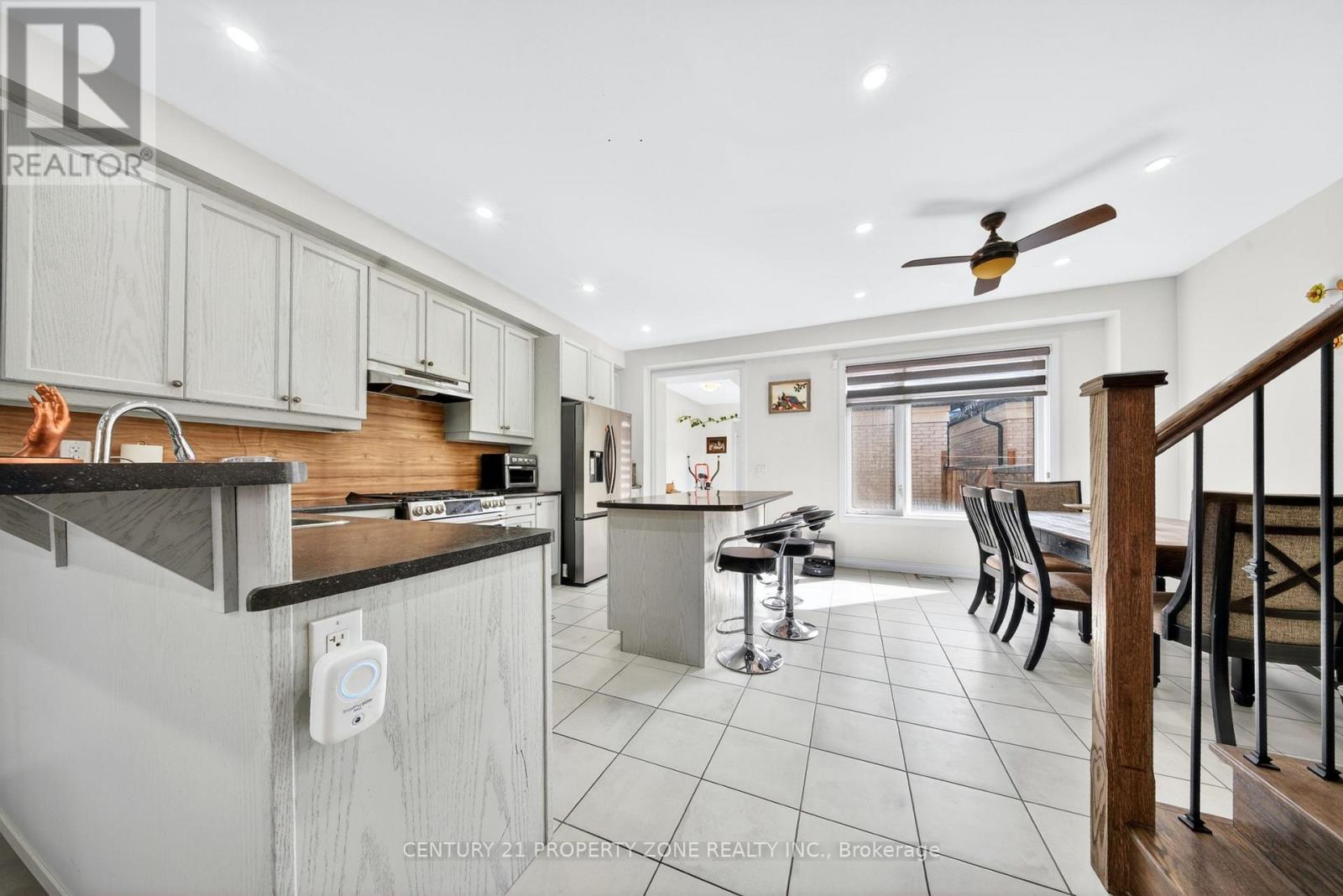 22 MILTARY CRESCENT E - 9