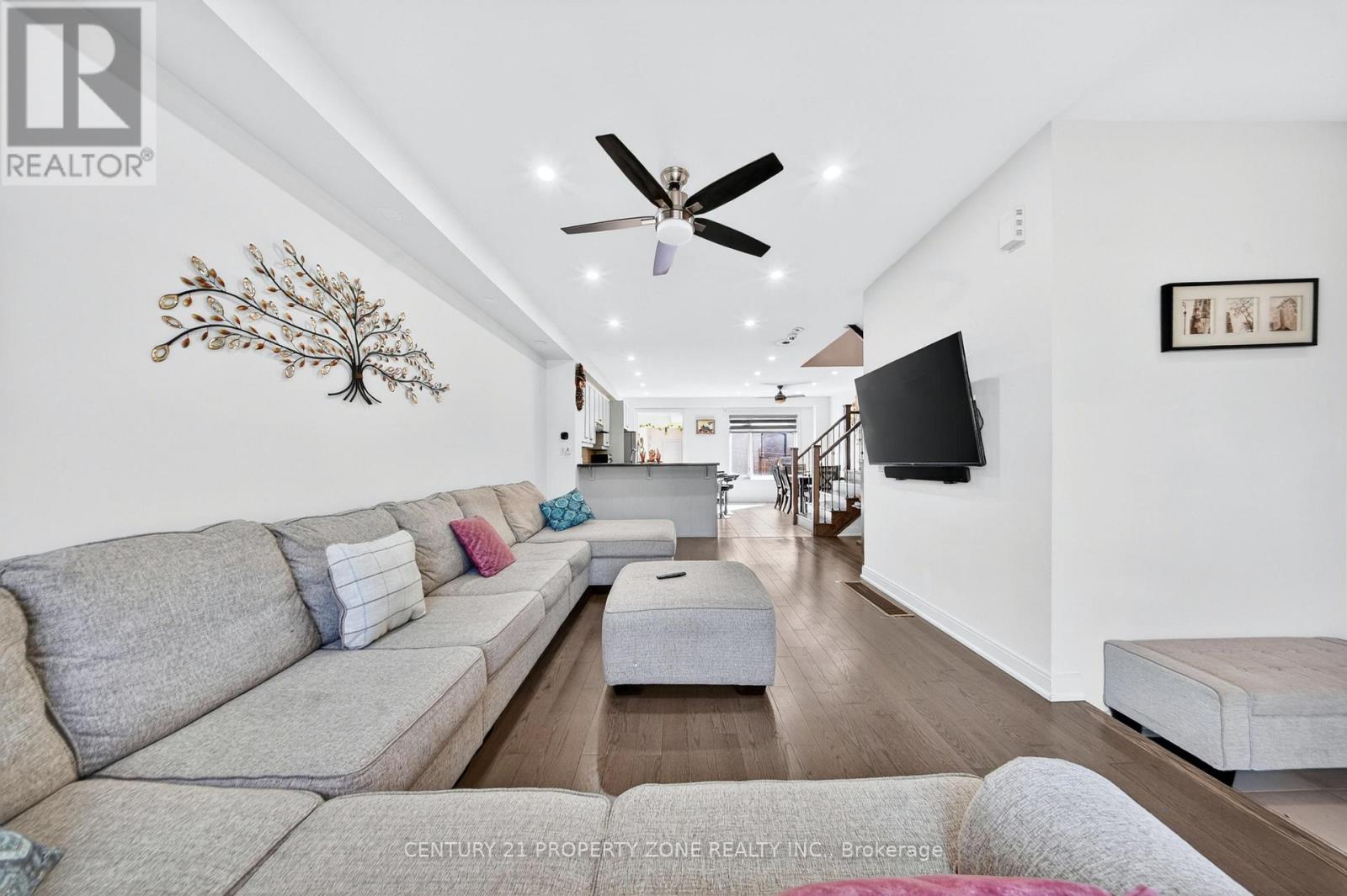 22 MILTARY CRESCENT E - 8