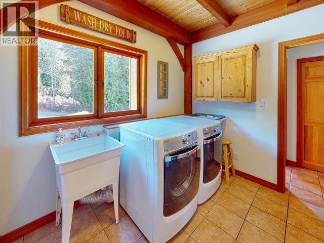 3749 HIGHWAY 101, Powell River