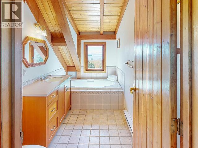3749 HIGHWAY 101 - 38