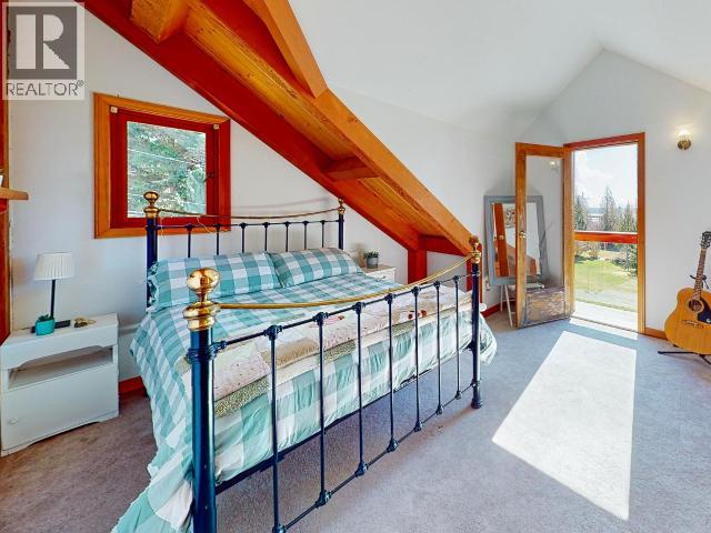 3749 HIGHWAY 101 - 40