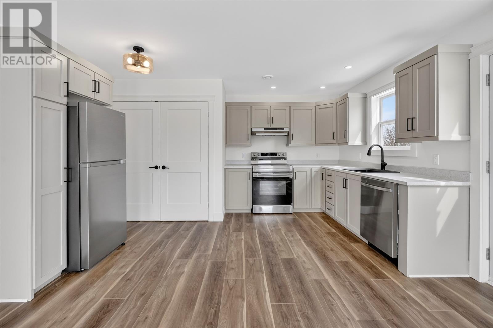 20 Garland Street - 12