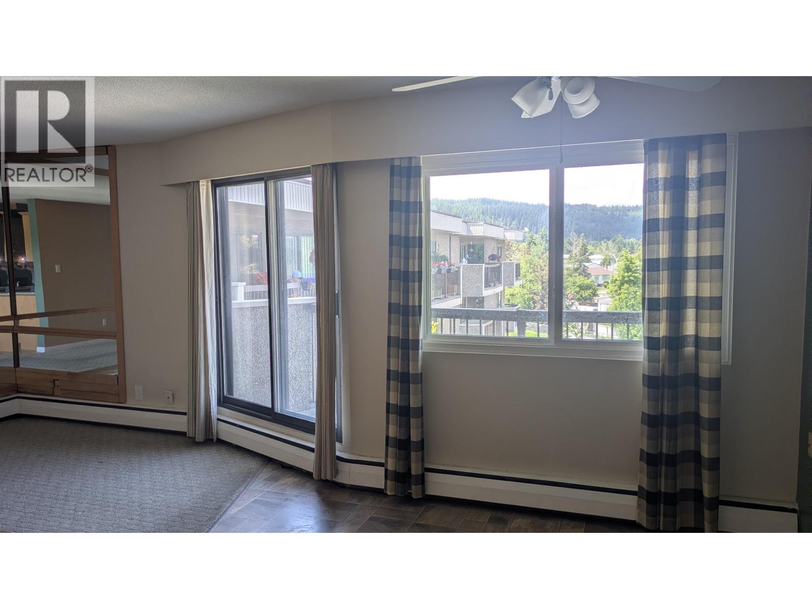 #319 4288 15TH AVENUE - 25