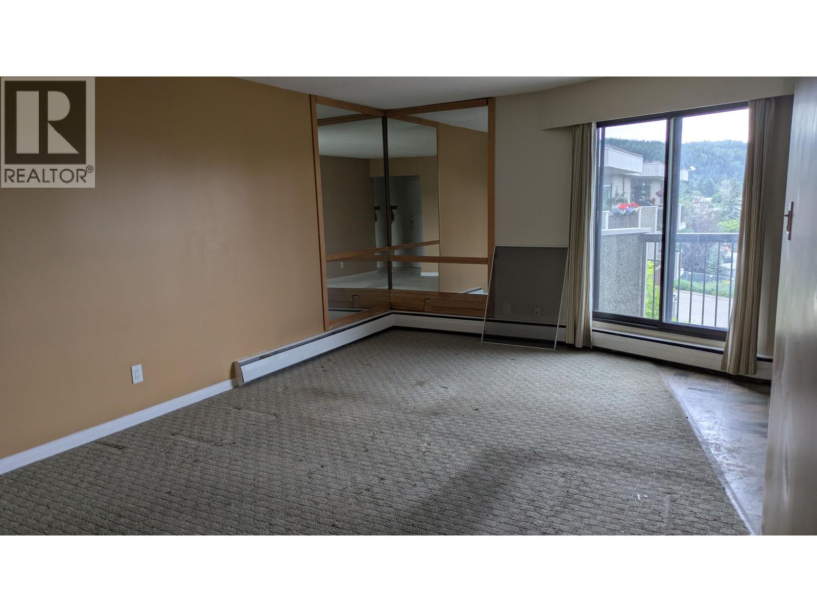 #319 4288 15TH AVENUE - 24