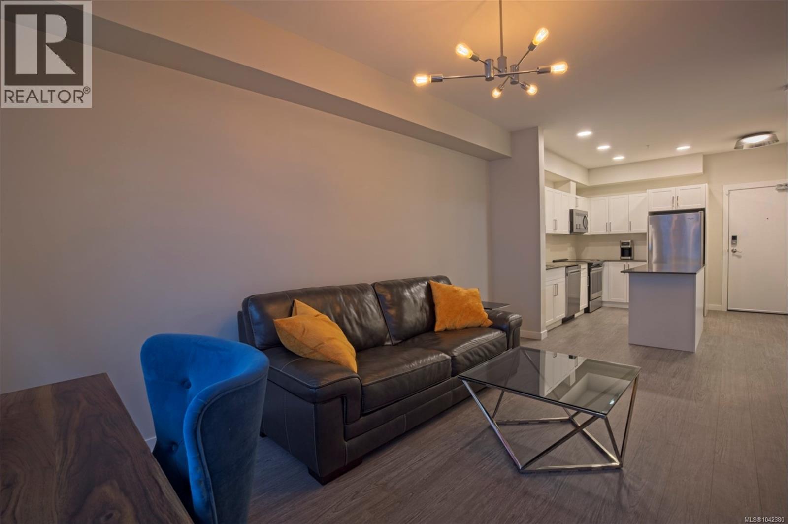 204 868 Orono Ave, Langford — photo 3