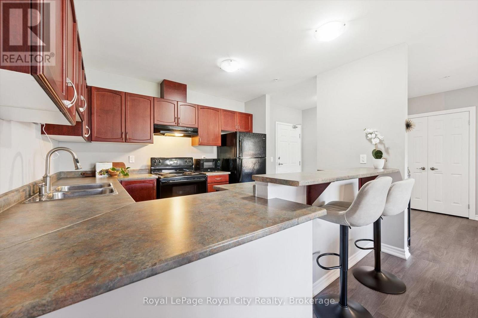 #113 2 COLONIAL DRIVE - 10