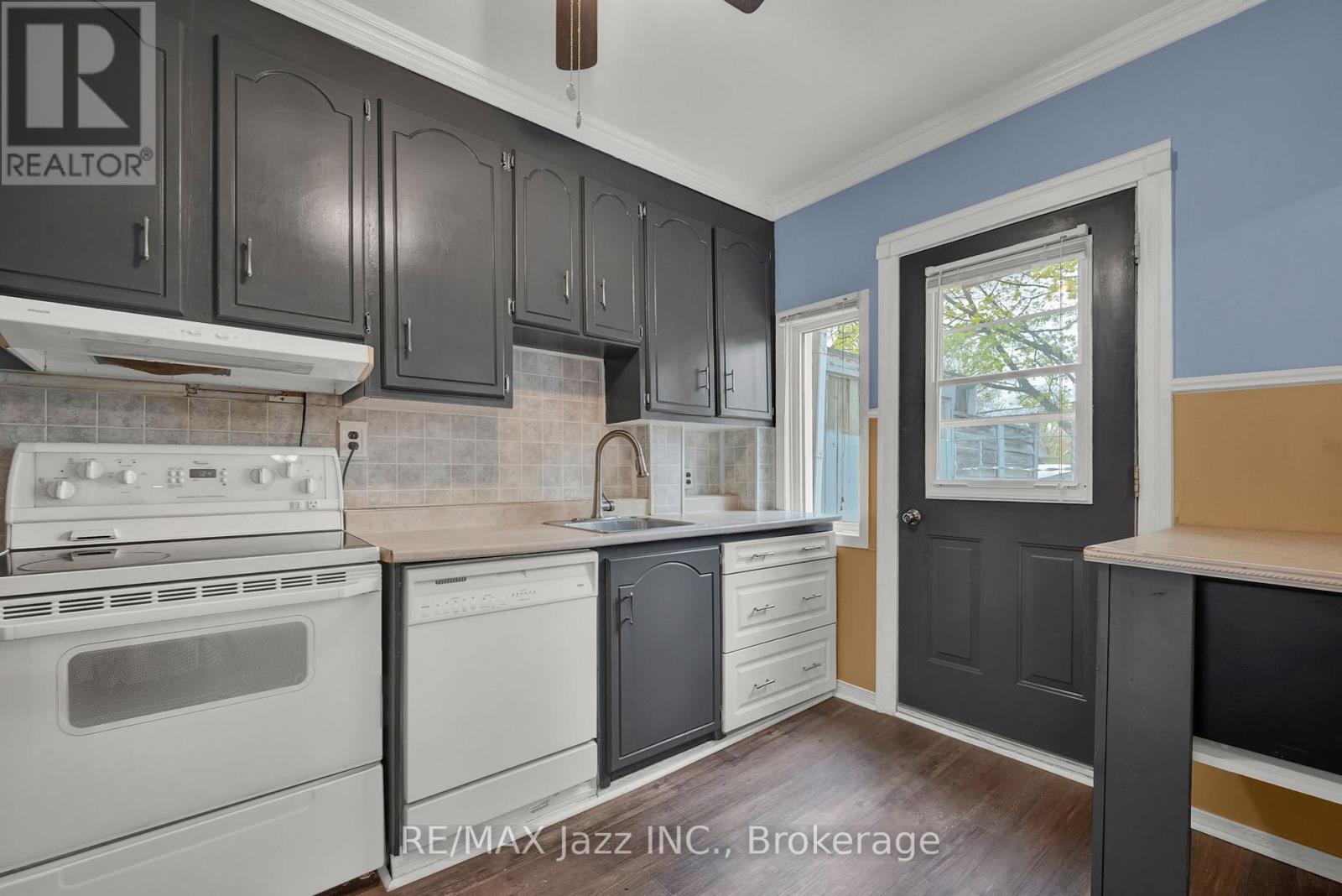 636 CARNEGIE AVENUE - 13