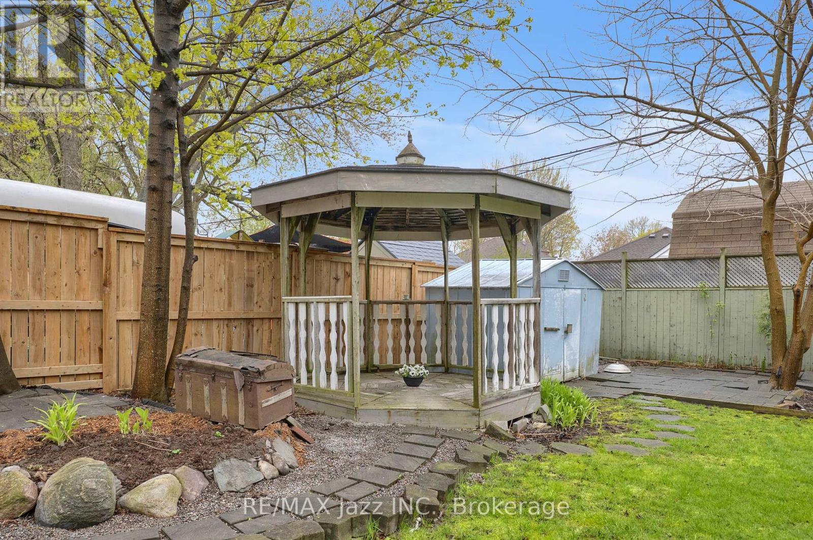 636 CARNEGIE AVENUE - 27