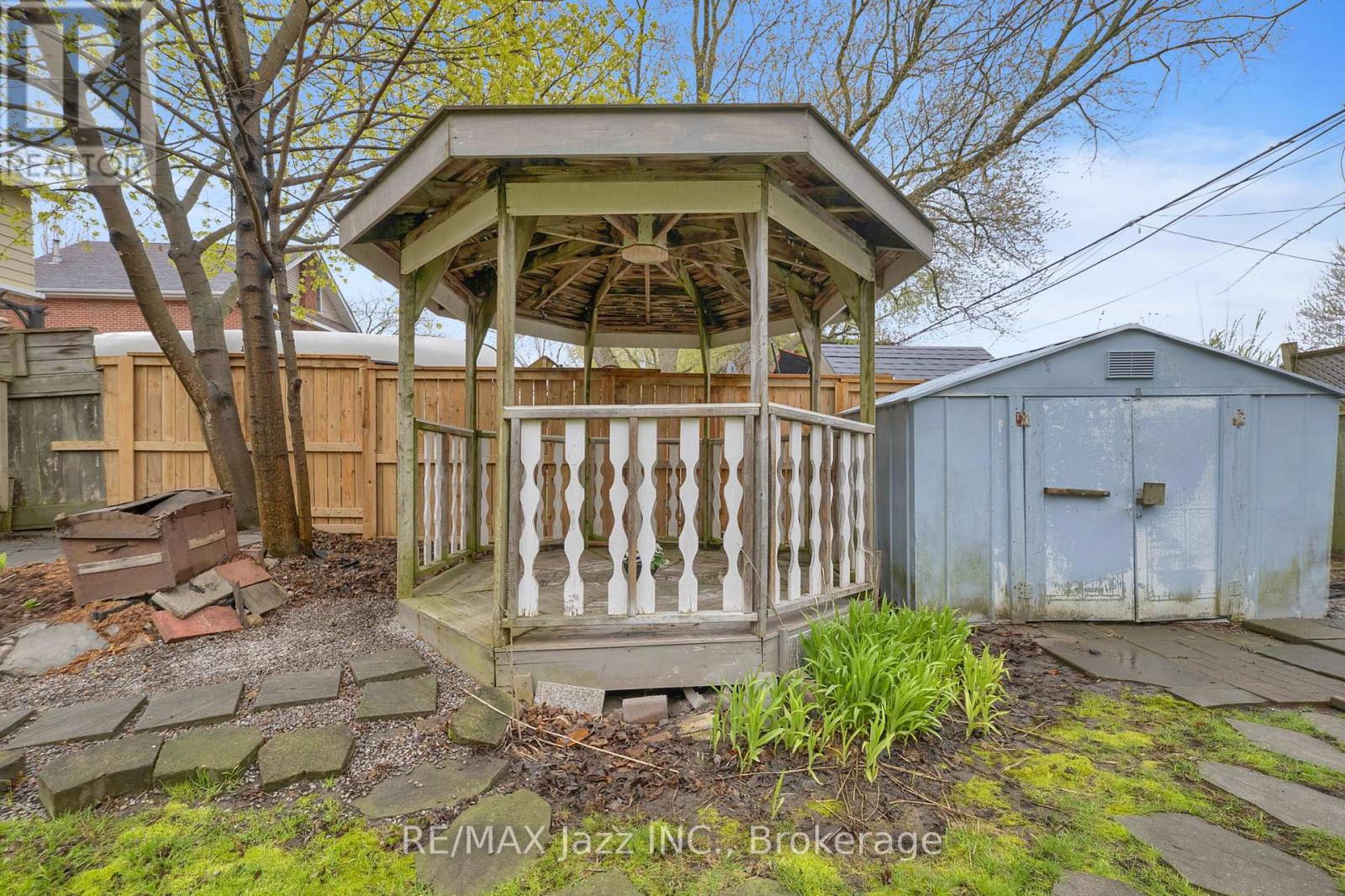 636 CARNEGIE AVENUE - 28