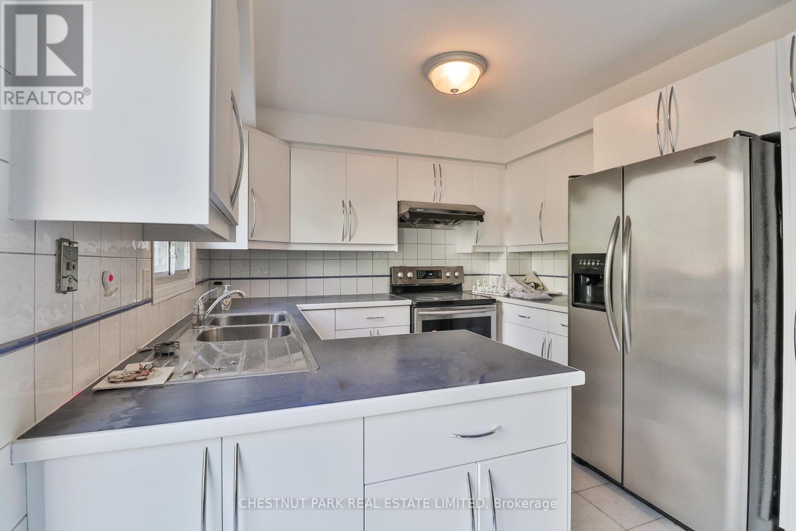 18 DERVOCK CRESCENT - 15