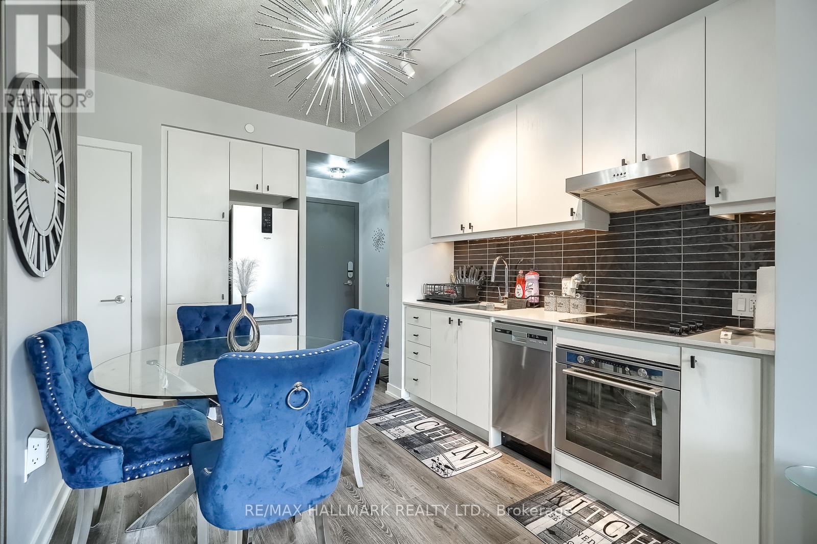 #421 9 TECUMSETH STREET - 13