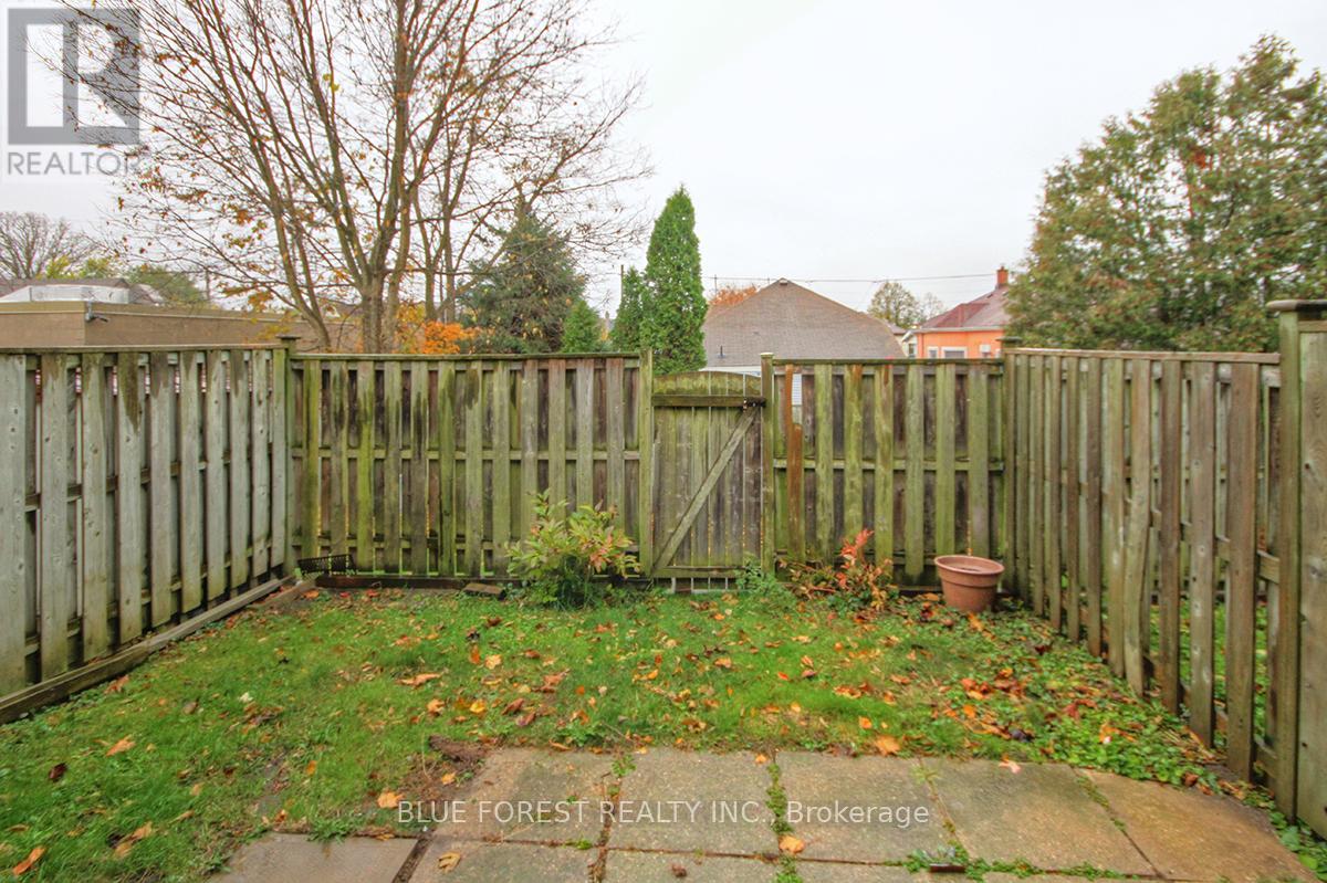 #100 690 LITTLE GREY STREET - 25