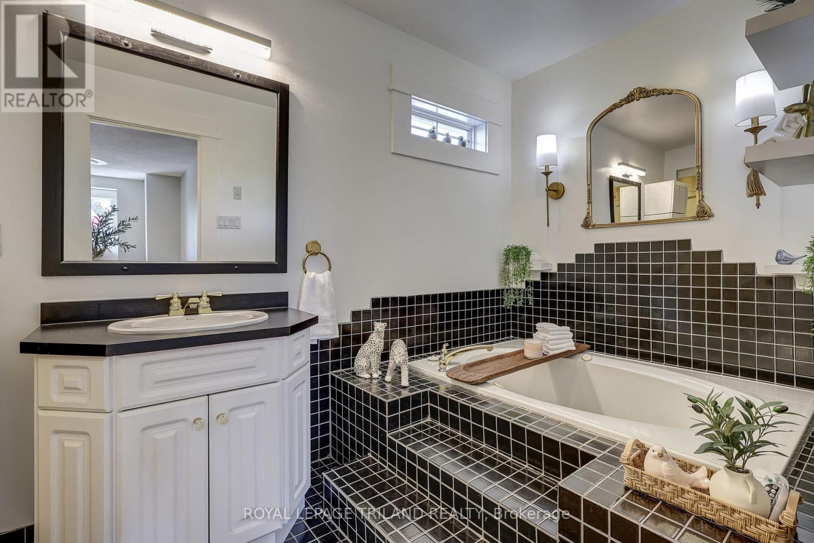 8755 TIKE ROAD - 31