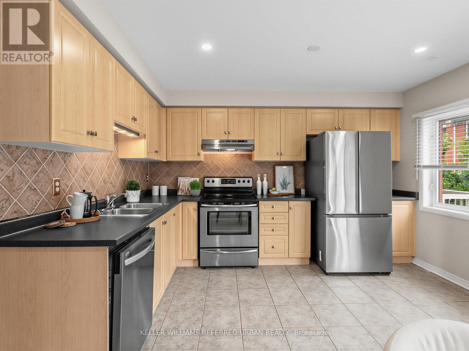 16 GUILLET STREET - 13