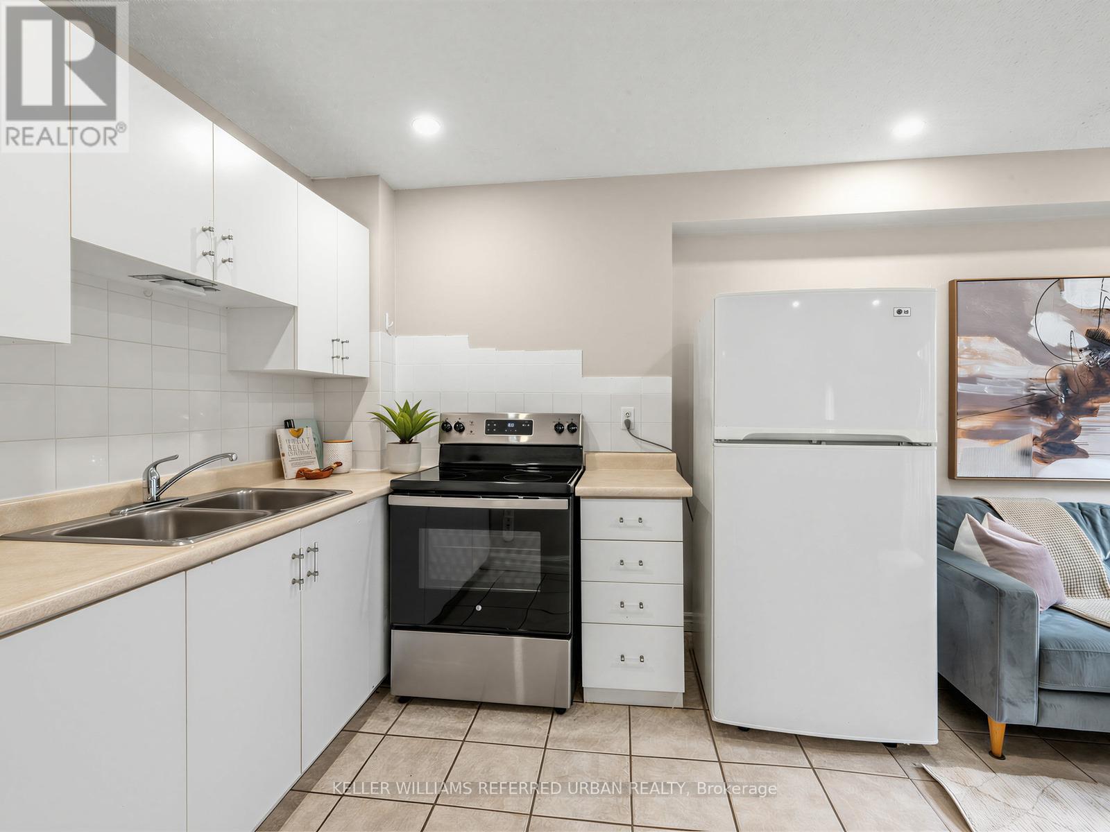 16 GUILLET STREET - 28