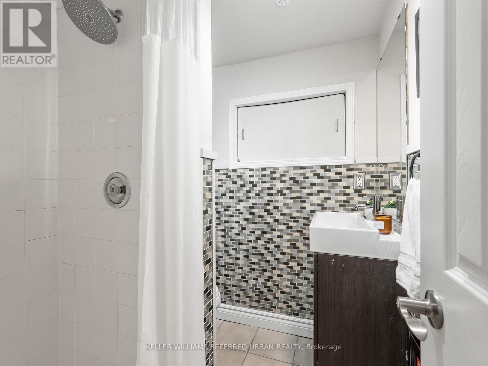 16 GUILLET STREET - 31
