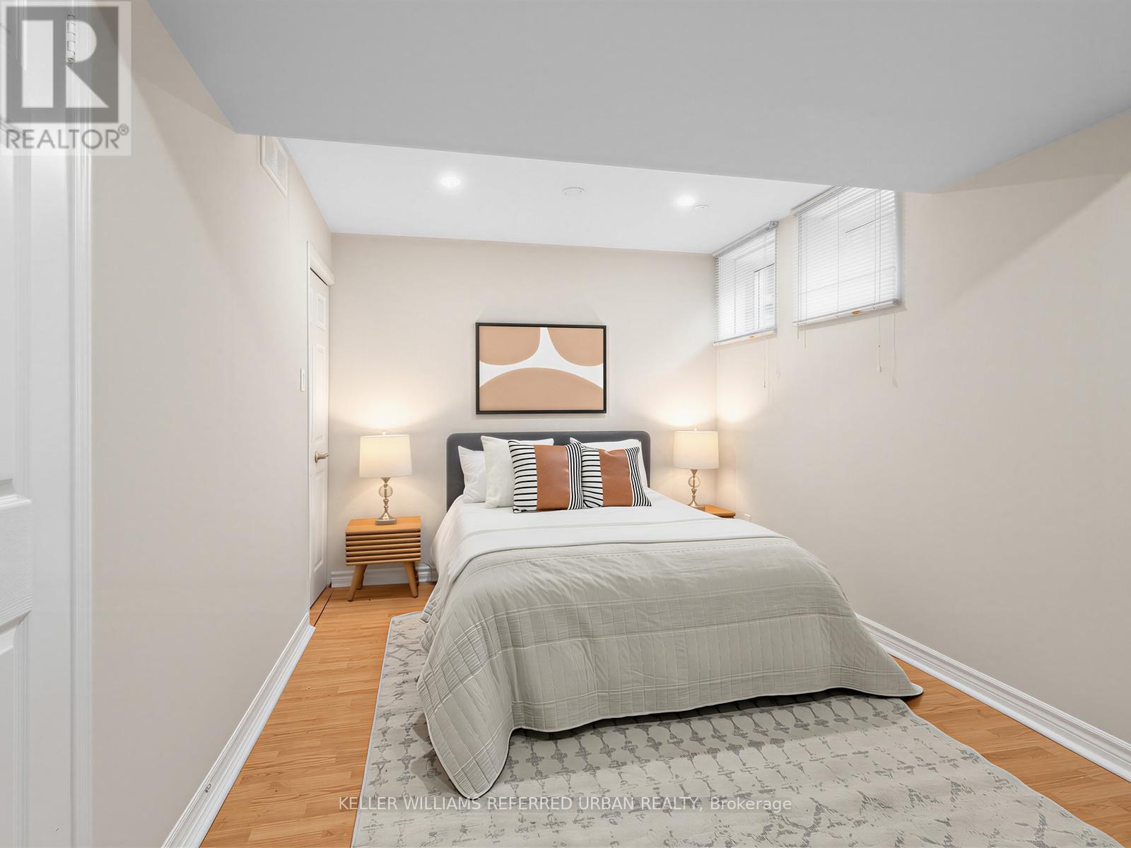 16 GUILLET STREET - 33
