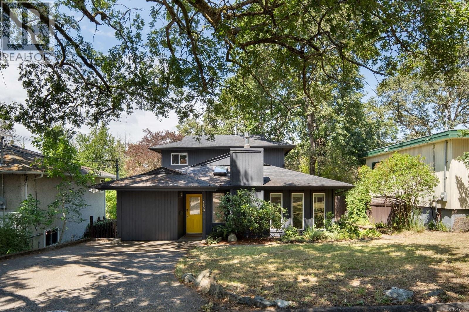  1630 Christmas Avenue, Saanich