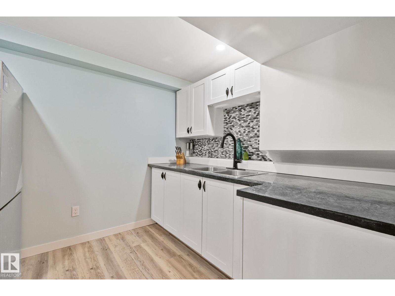 703 GRANDIN DR - 37