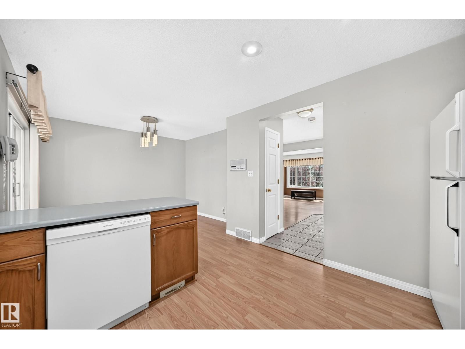 #51 9630 176 ST NW - 15