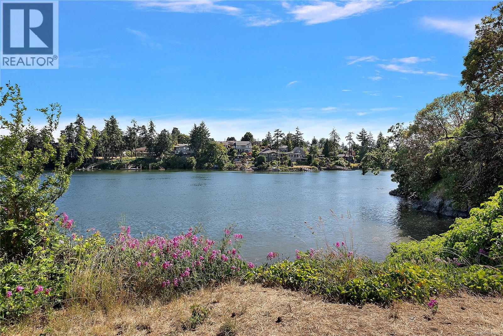 #106 71 Gorge Rd W - 24