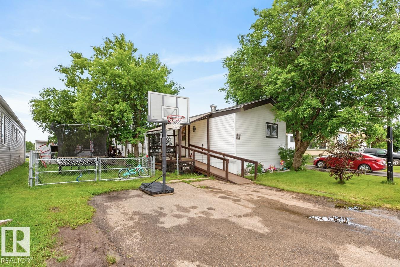 29 5220 44 AV - photo 3