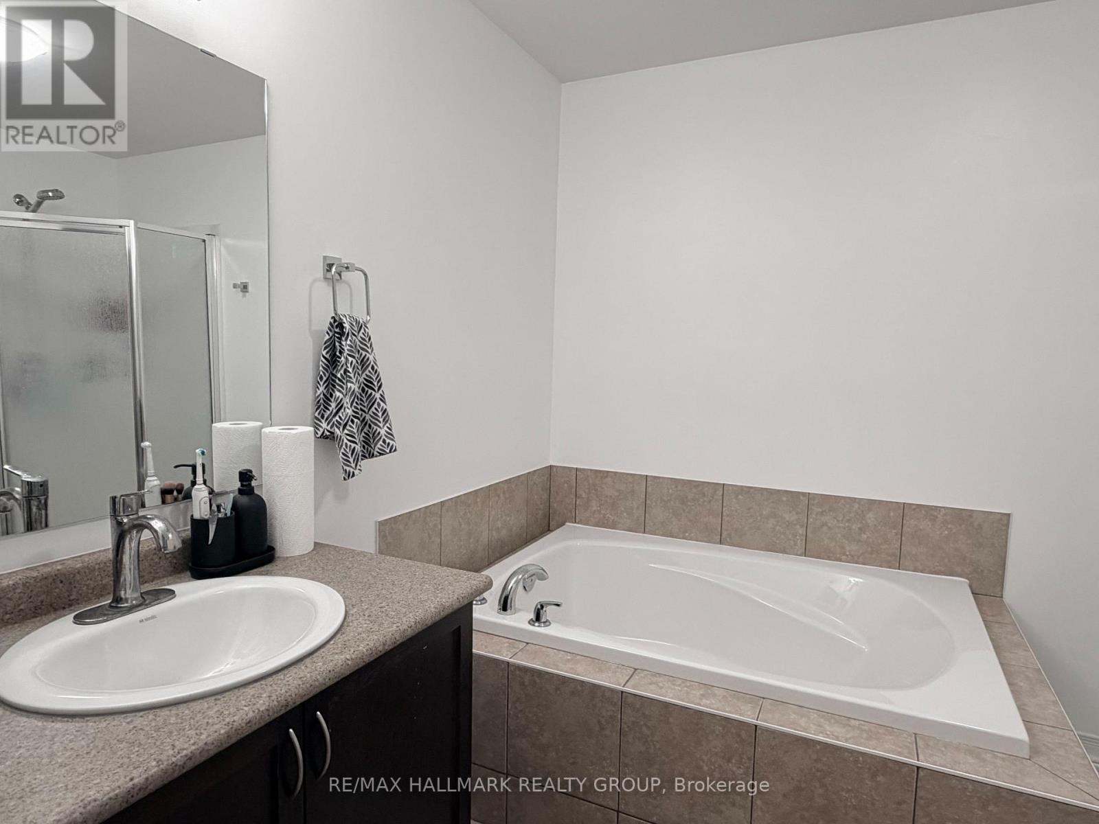 3 Bed, 2 Bath House for Rent in Ottawa – 304 APPLECROSS CRESCENT, Ottawa – MLS# X13527576 - Image 20