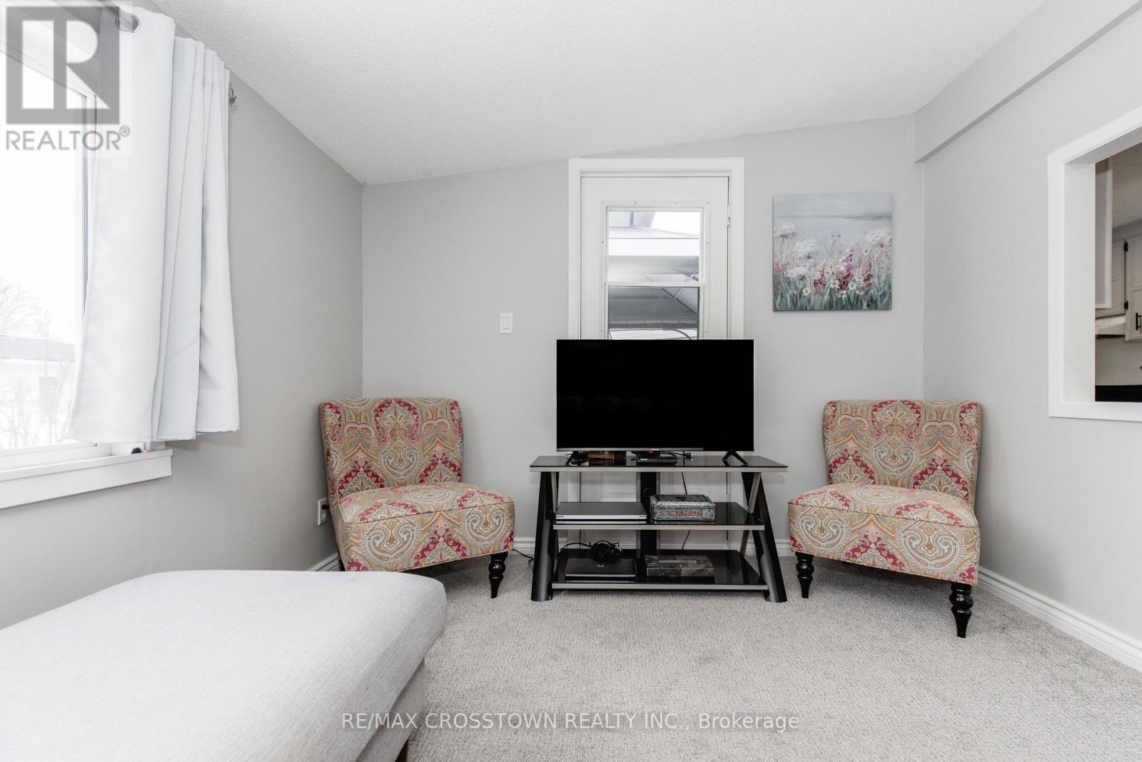 3 FAIRBIRCH COURT - 24