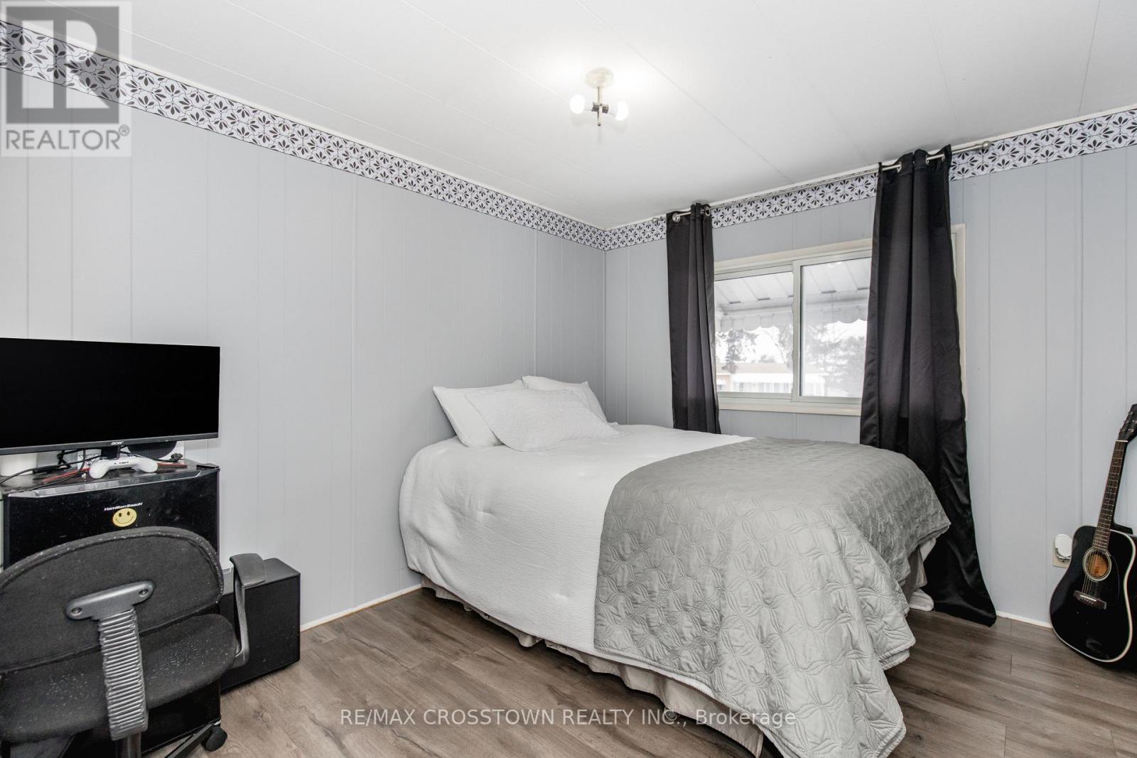 3 FAIRBIRCH COURT - 27