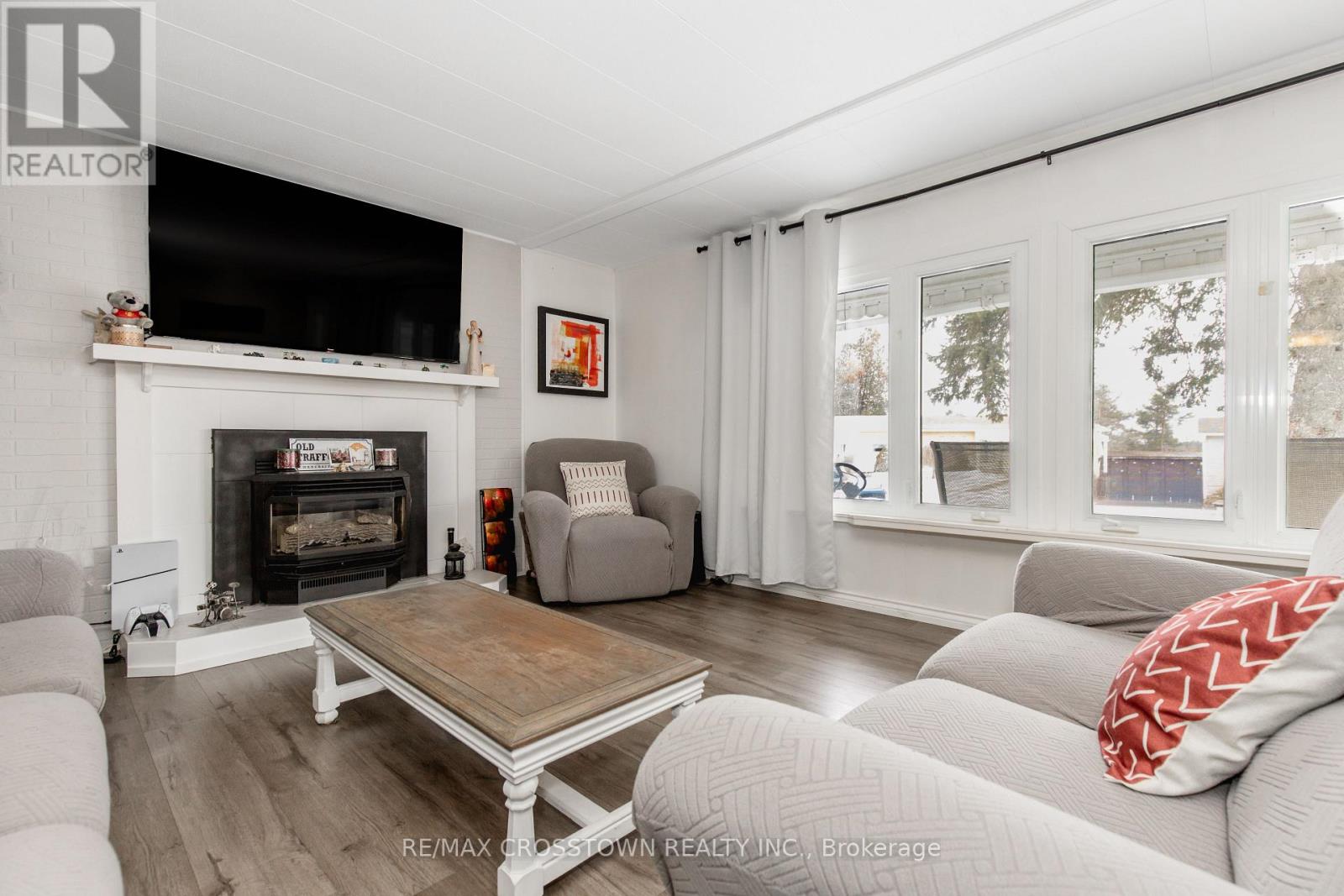 3 FAIRBIRCH COURT - 8