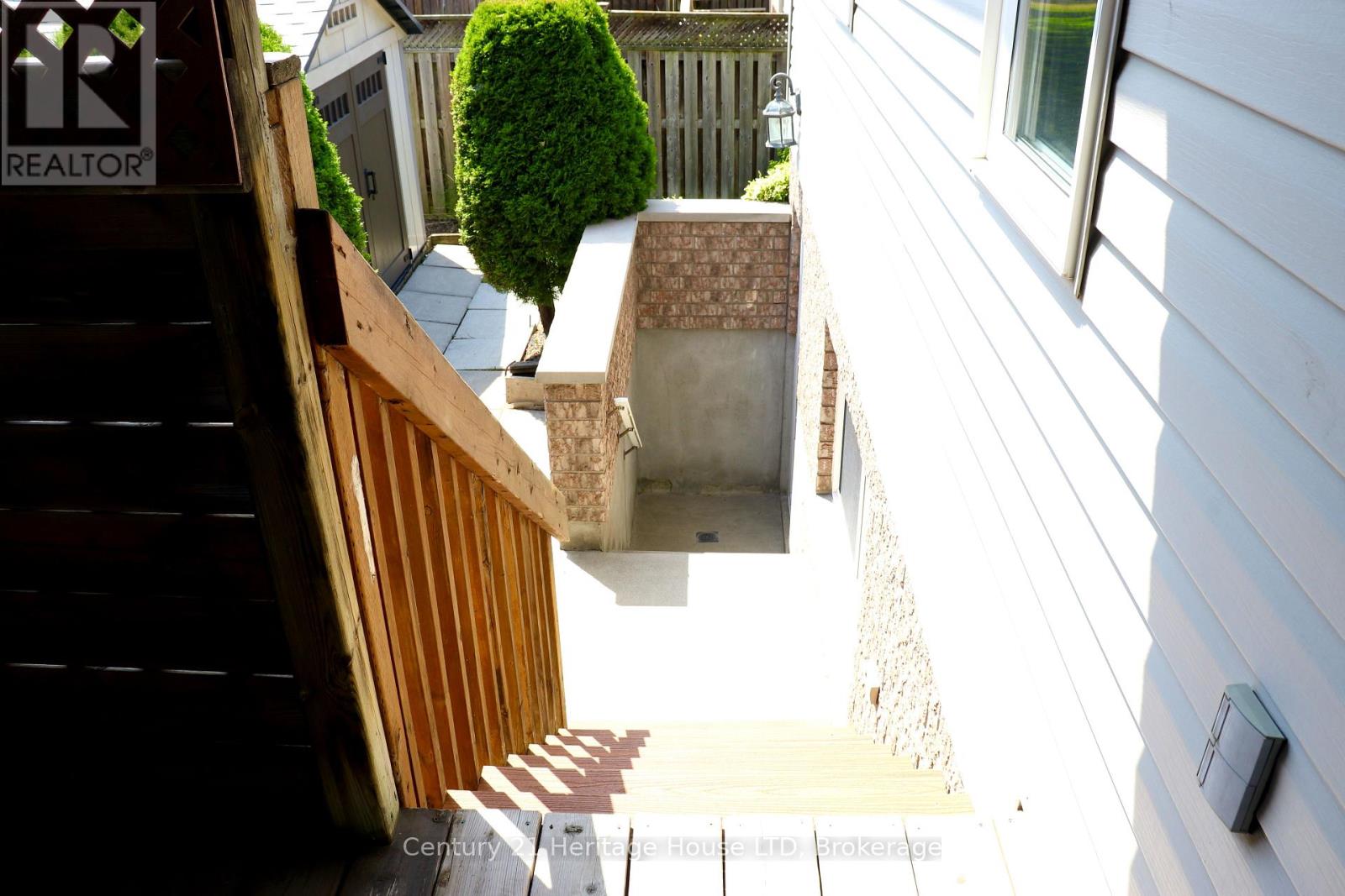 8292 FEREN DRIVE S - 25
