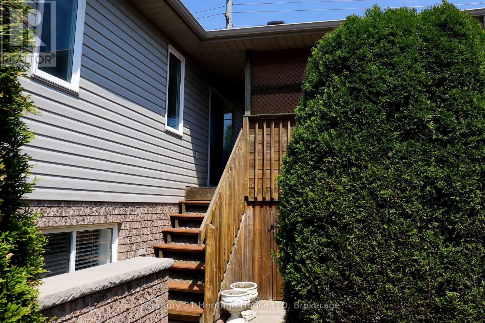 8292 FEREN DRIVE S - 6