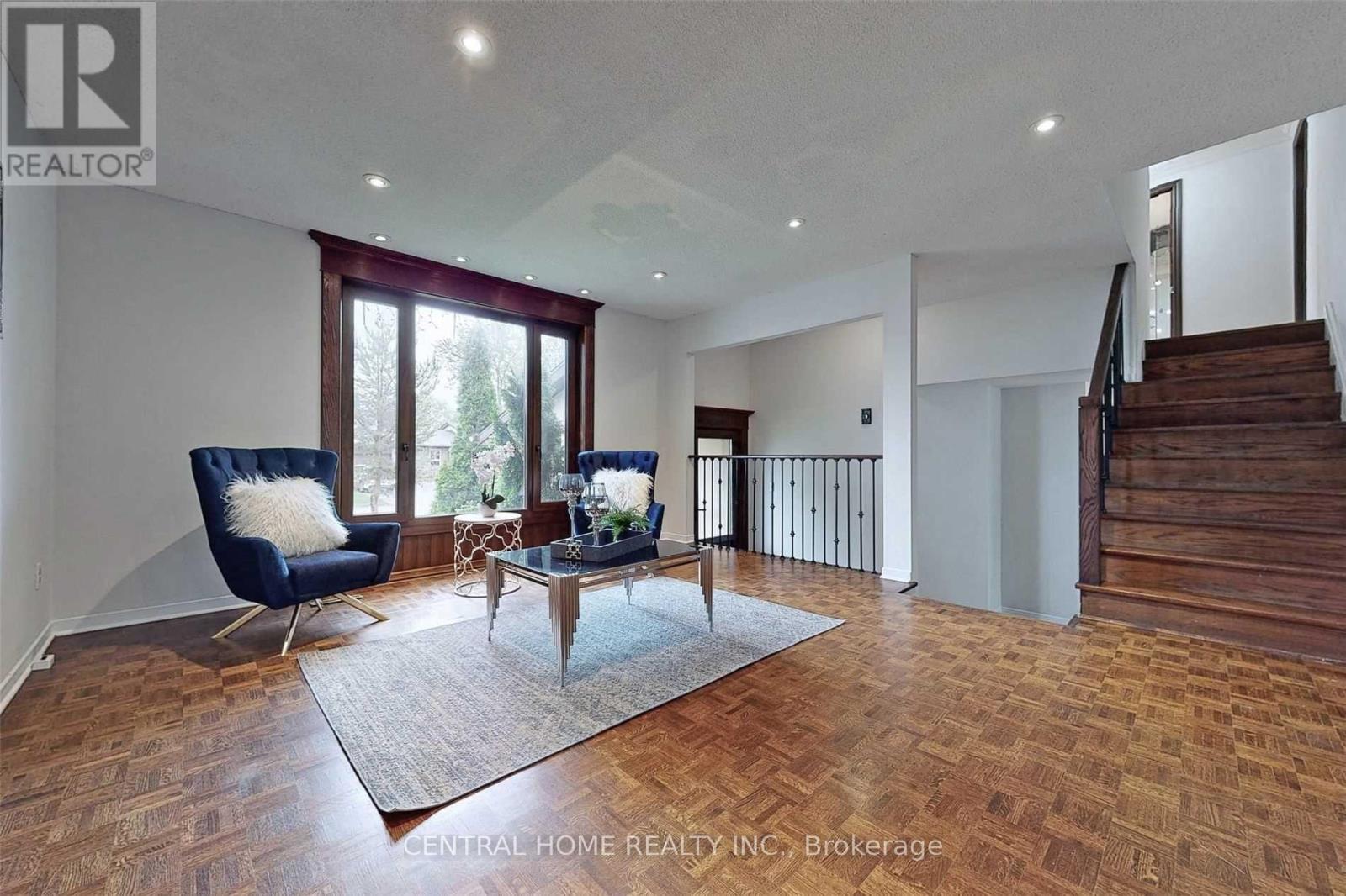 18 MAYVERN CRESCENT - 12