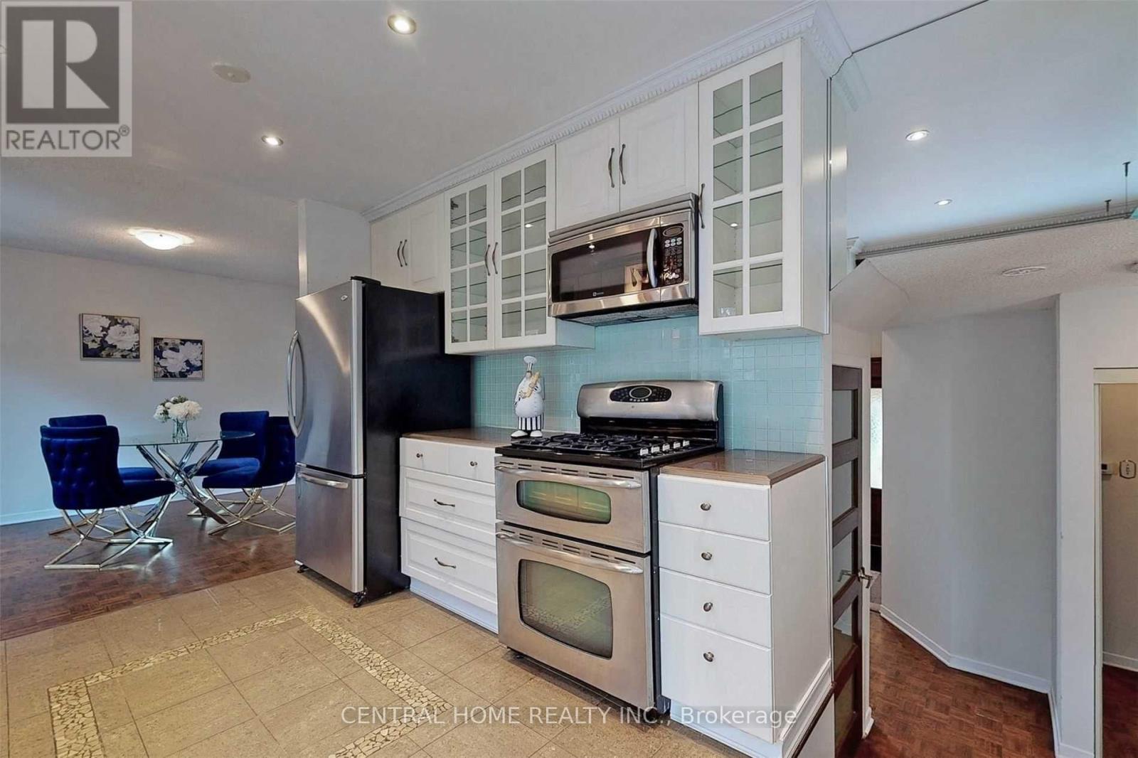 18 MAYVERN CRESCENT - 19