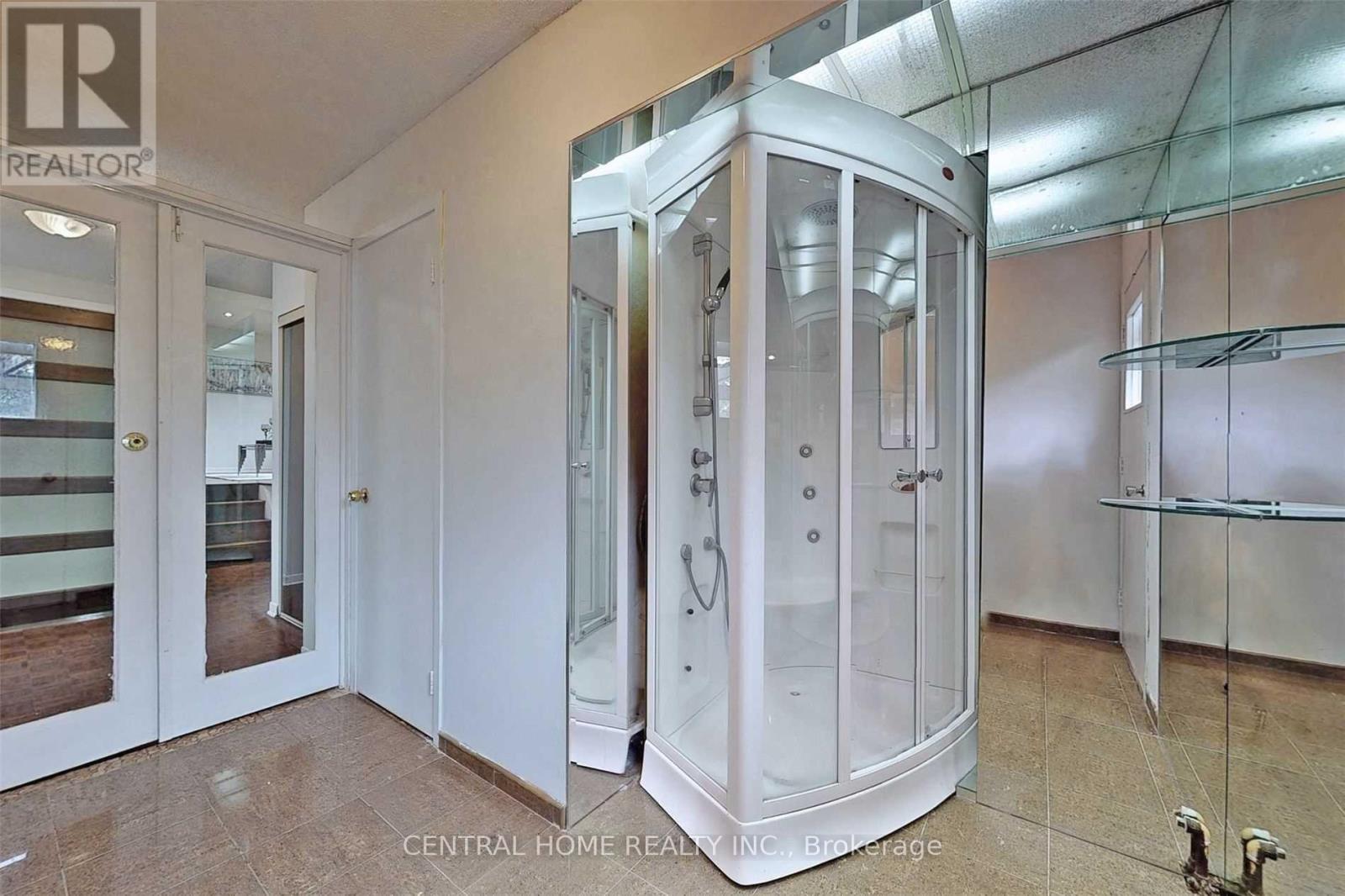 18 MAYVERN CRESCENT - 25