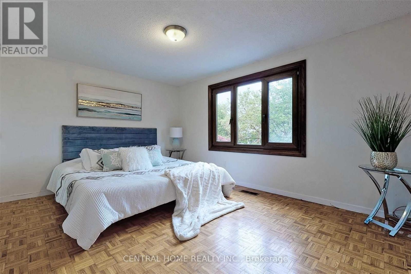 18 MAYVERN CRESCENT - 27