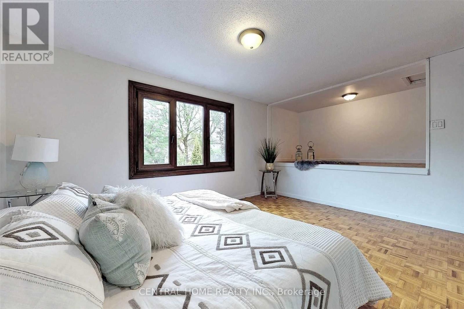 18 MAYVERN CRESCENT - 28