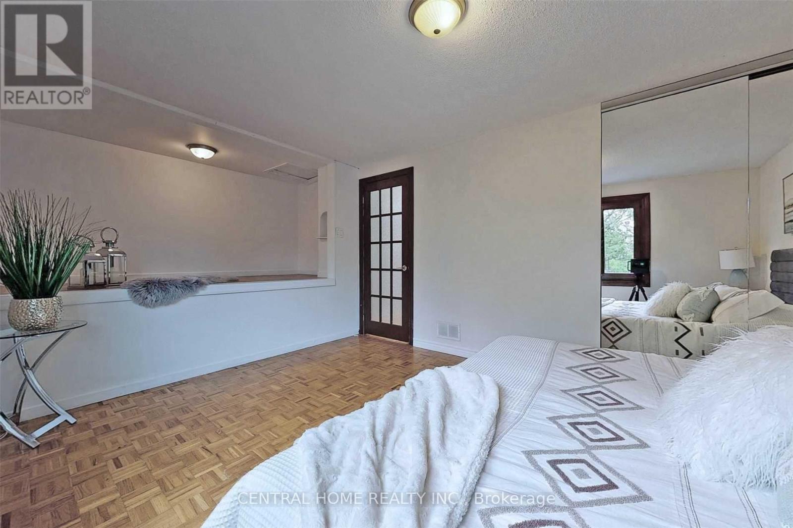 18 MAYVERN CRESCENT - 29
