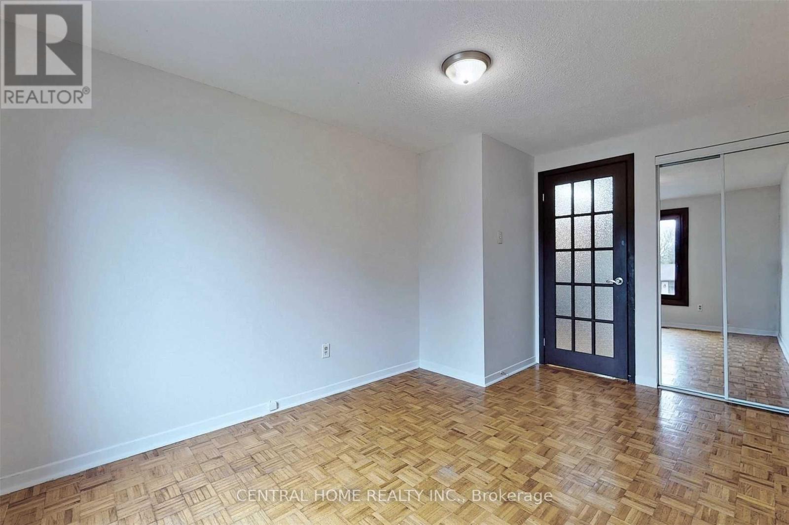 18 MAYVERN CRESCENT - 30